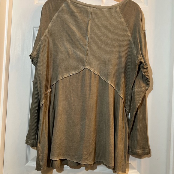 🦋NWOT POL Women's Sage Green V-Neck Tunic  size medium - Picture 5 of 5